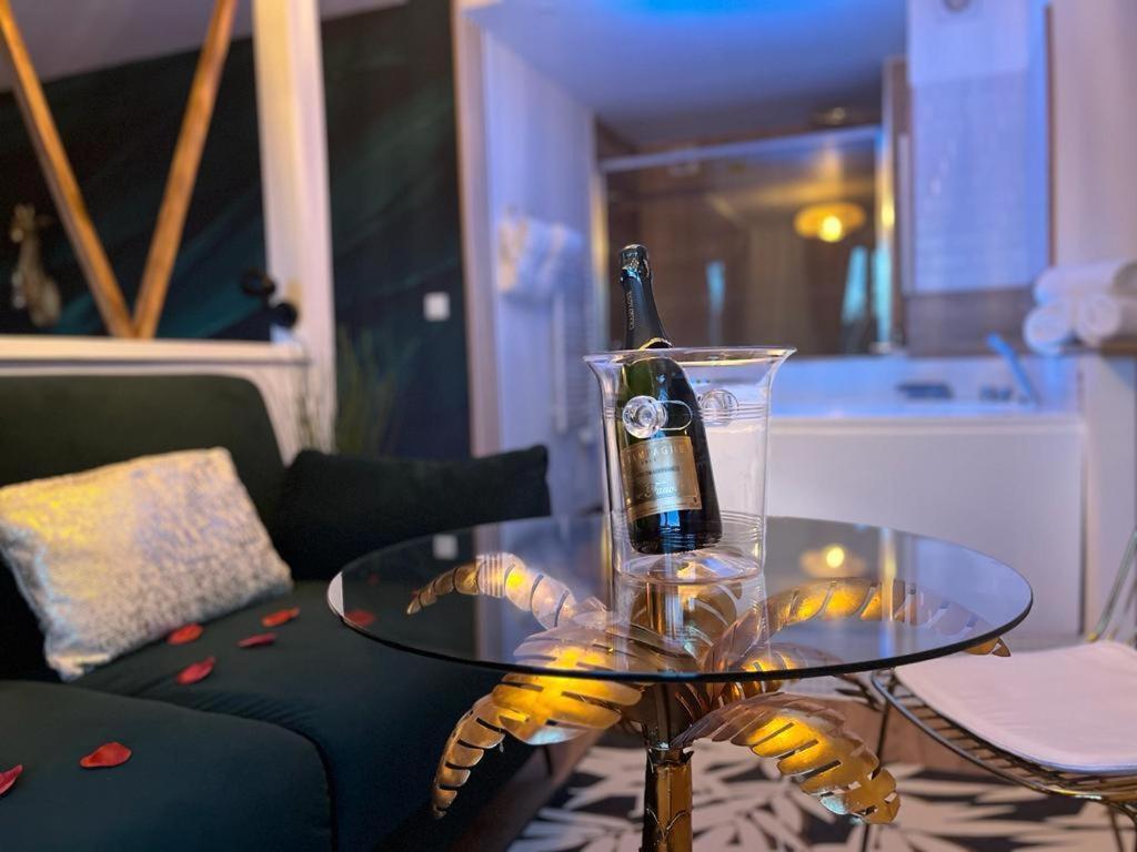 Suite Love Jacuzzi Монтеврен Екстериор снимка